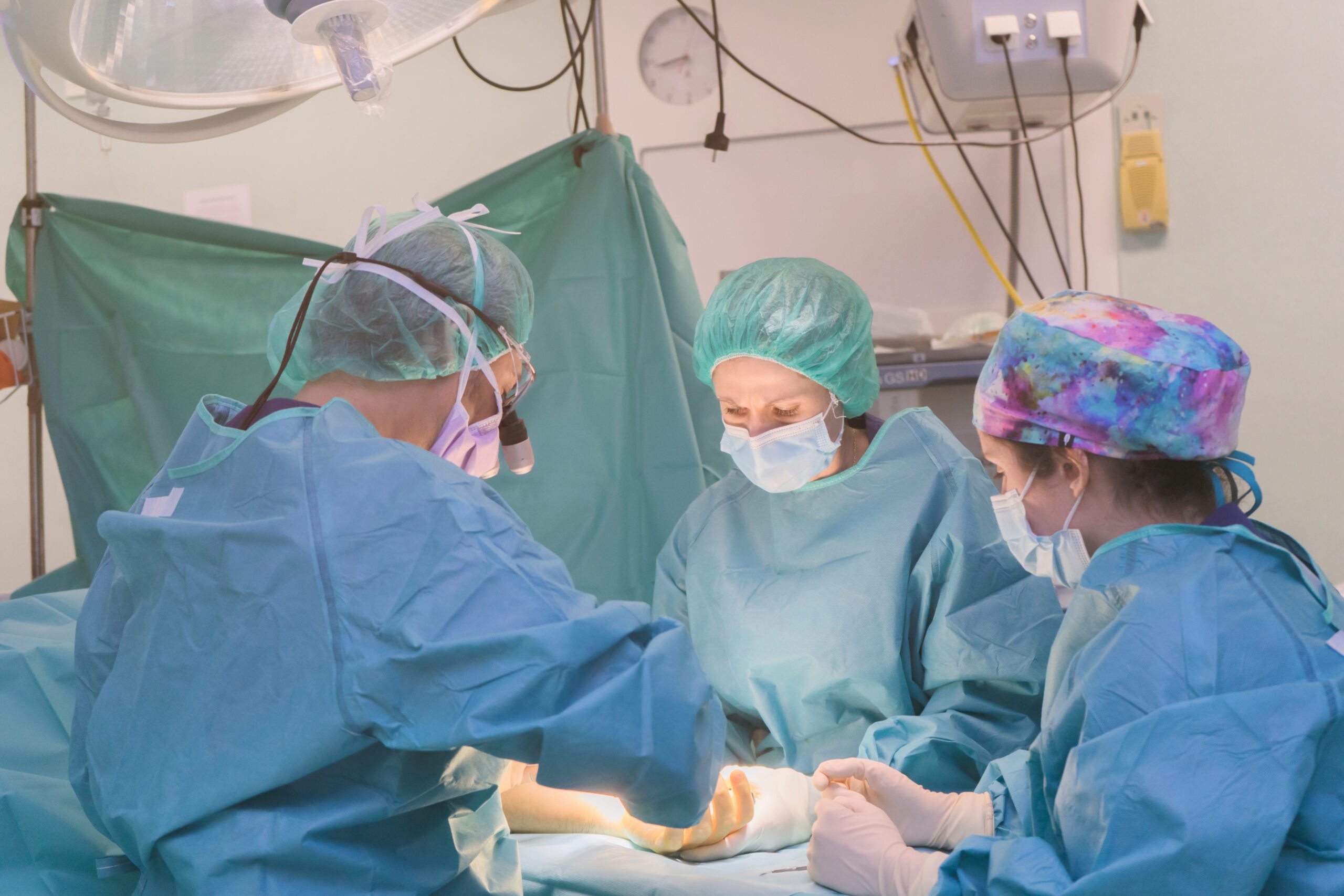 Doctoras en quirófano Doctoras en quirófano